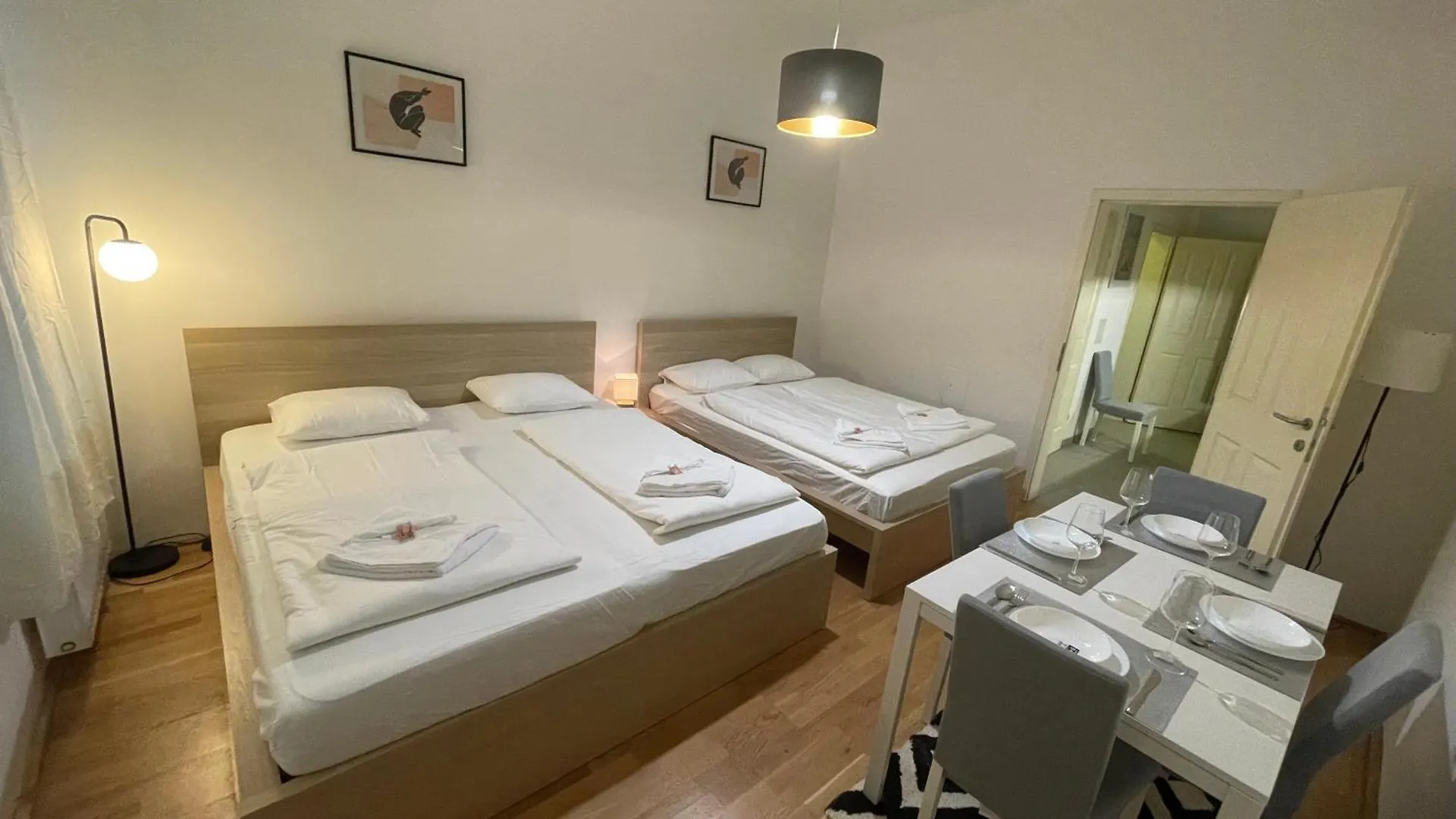 Cozy 5-Person Apartment In Vienna 2